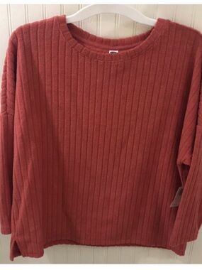 NWT Medium Ribbed Crewneck Top in Warm Terracotta by Old Navy - Fall